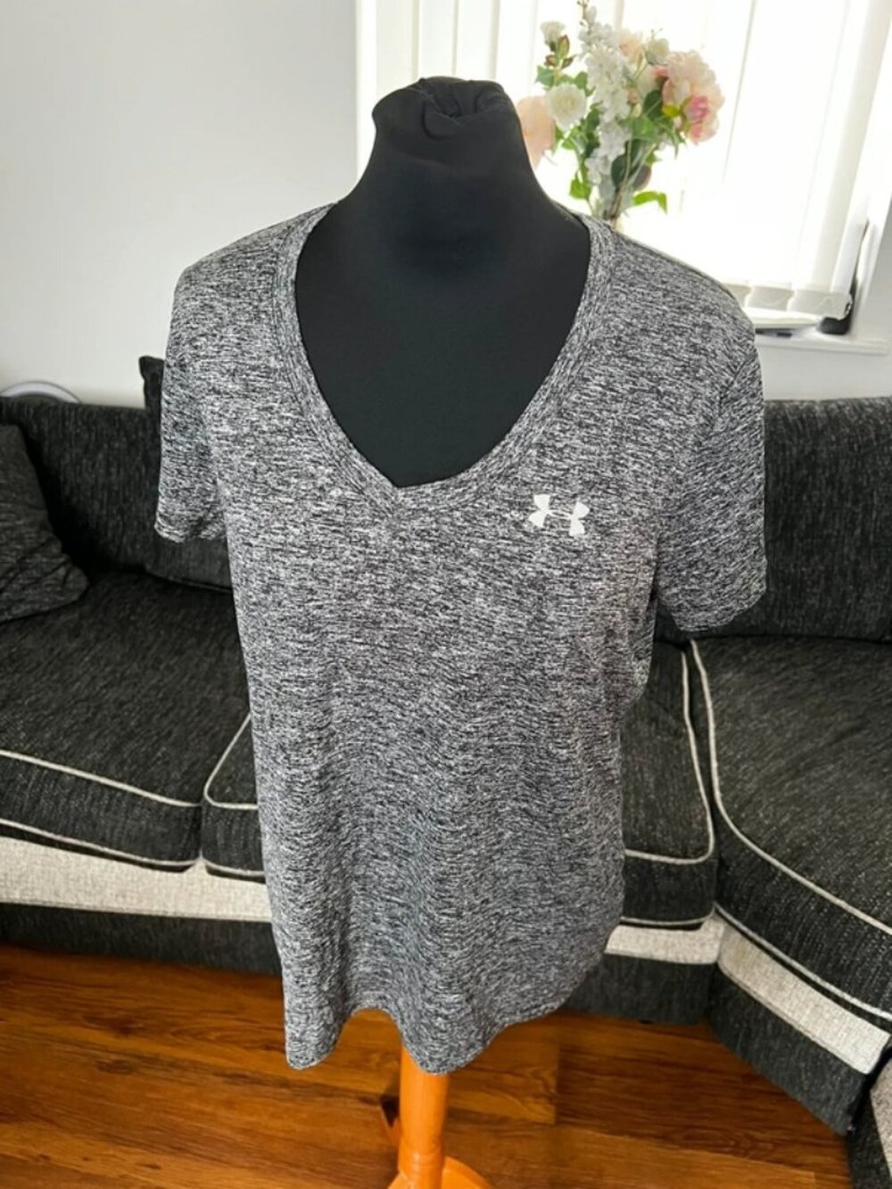 Under Armour top size L